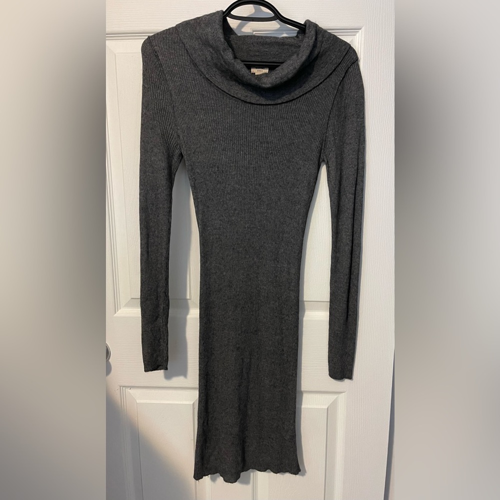 Aritzia WILFRED Long Sleeve Grey Ribbed Midi Dress